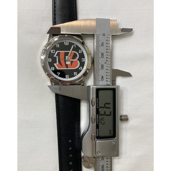 Cincinnati Bengals Men's Wrecker Series Sports Watch w/Black Leather Brand - Picture 3 of 5